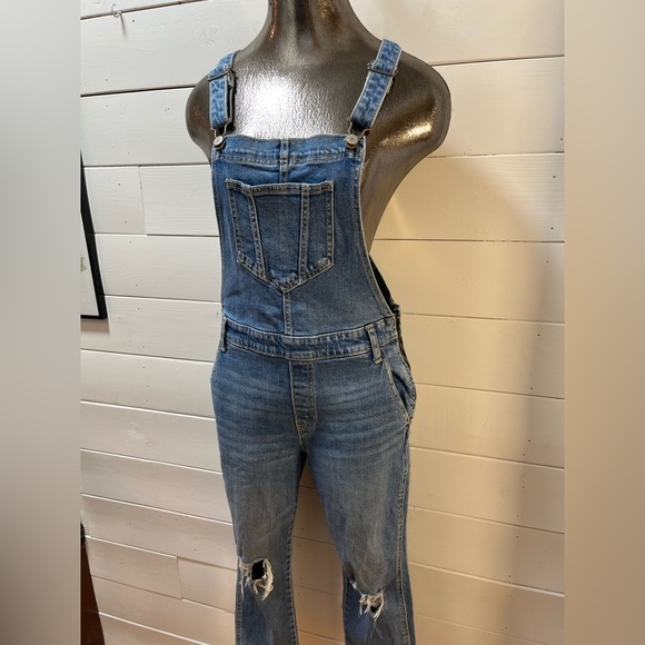 OLD NAVY - Distressed Denim Overalls with Side Zip - Size 8 Petite - Picture 4 of 12